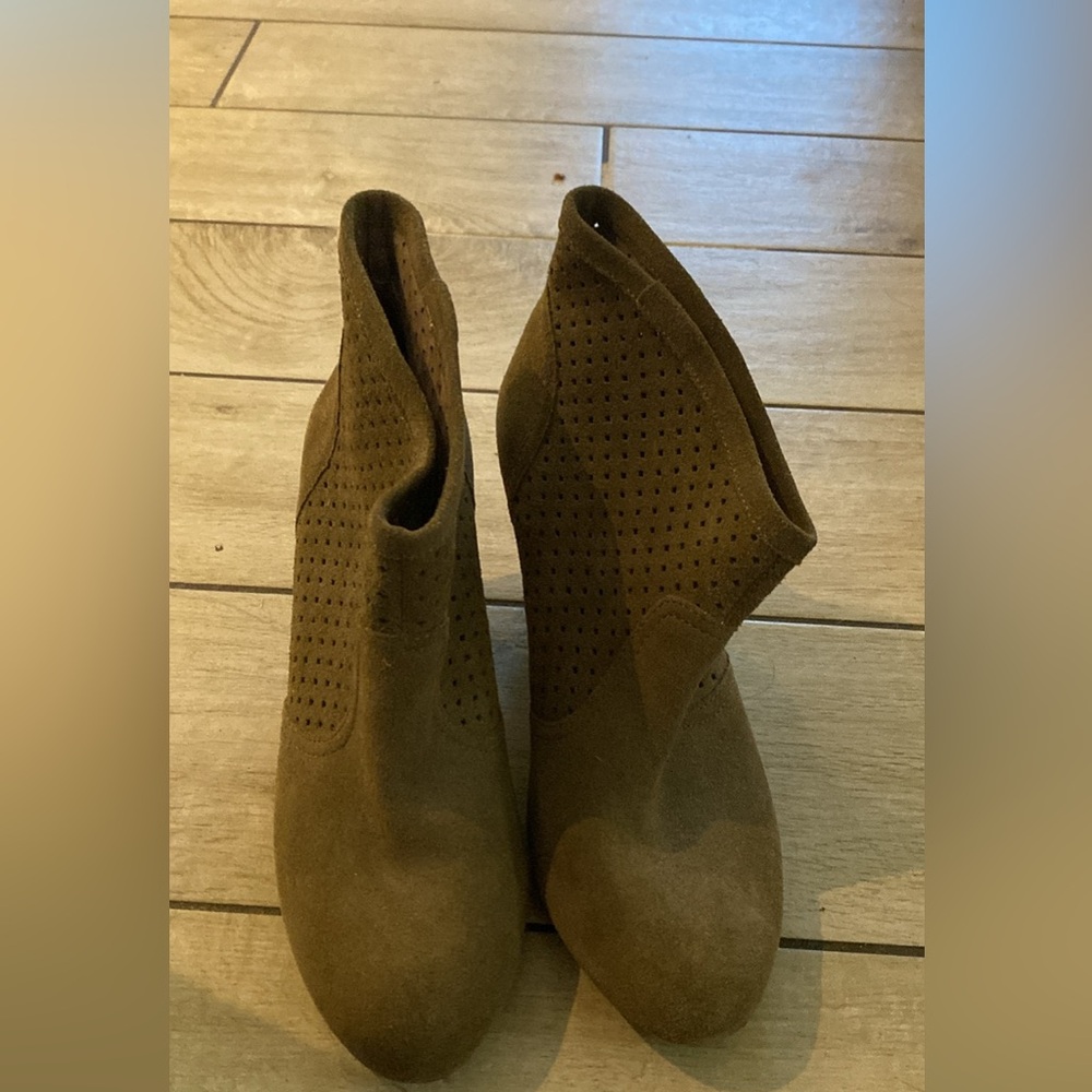 Jessica Simpson suede brown heeled boots